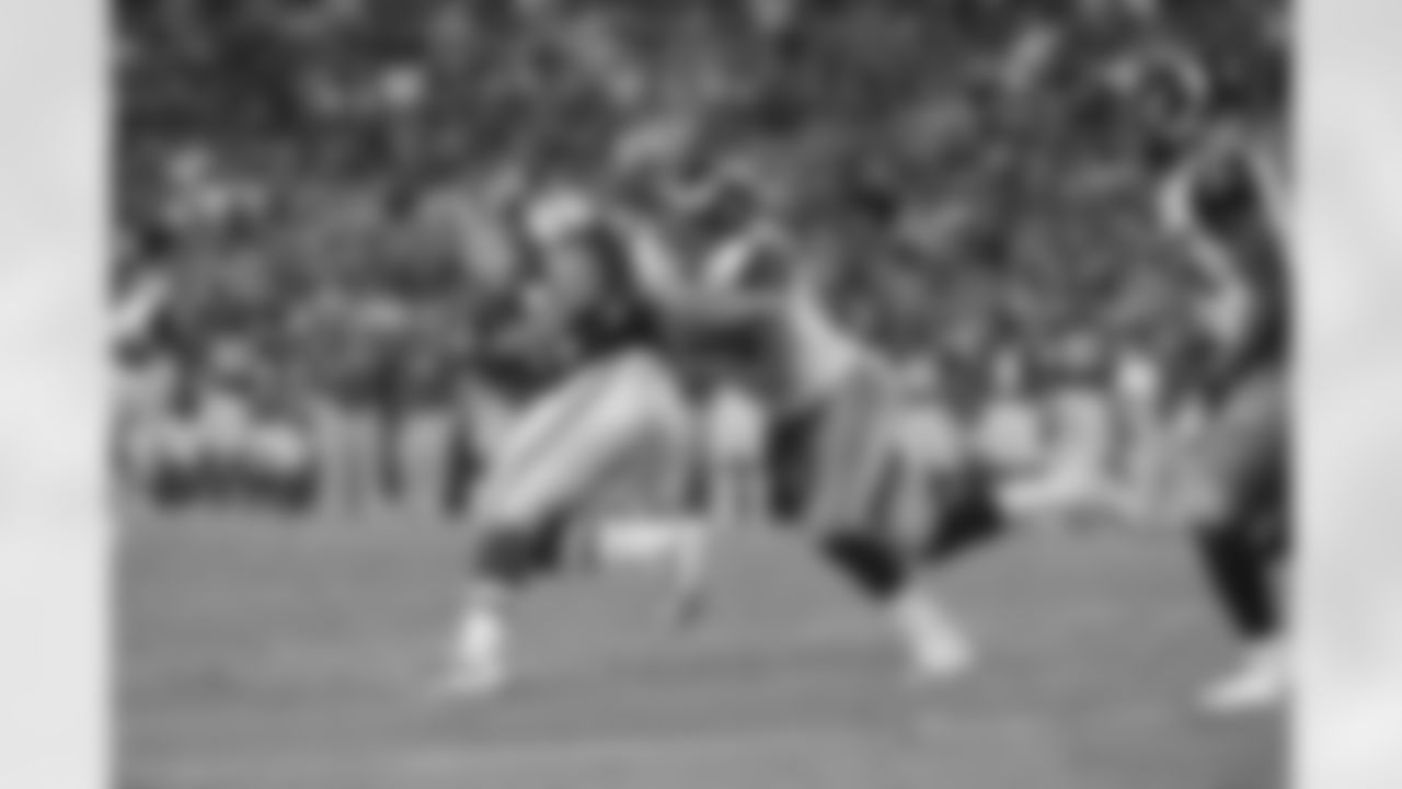 Linebacker Josh Hull