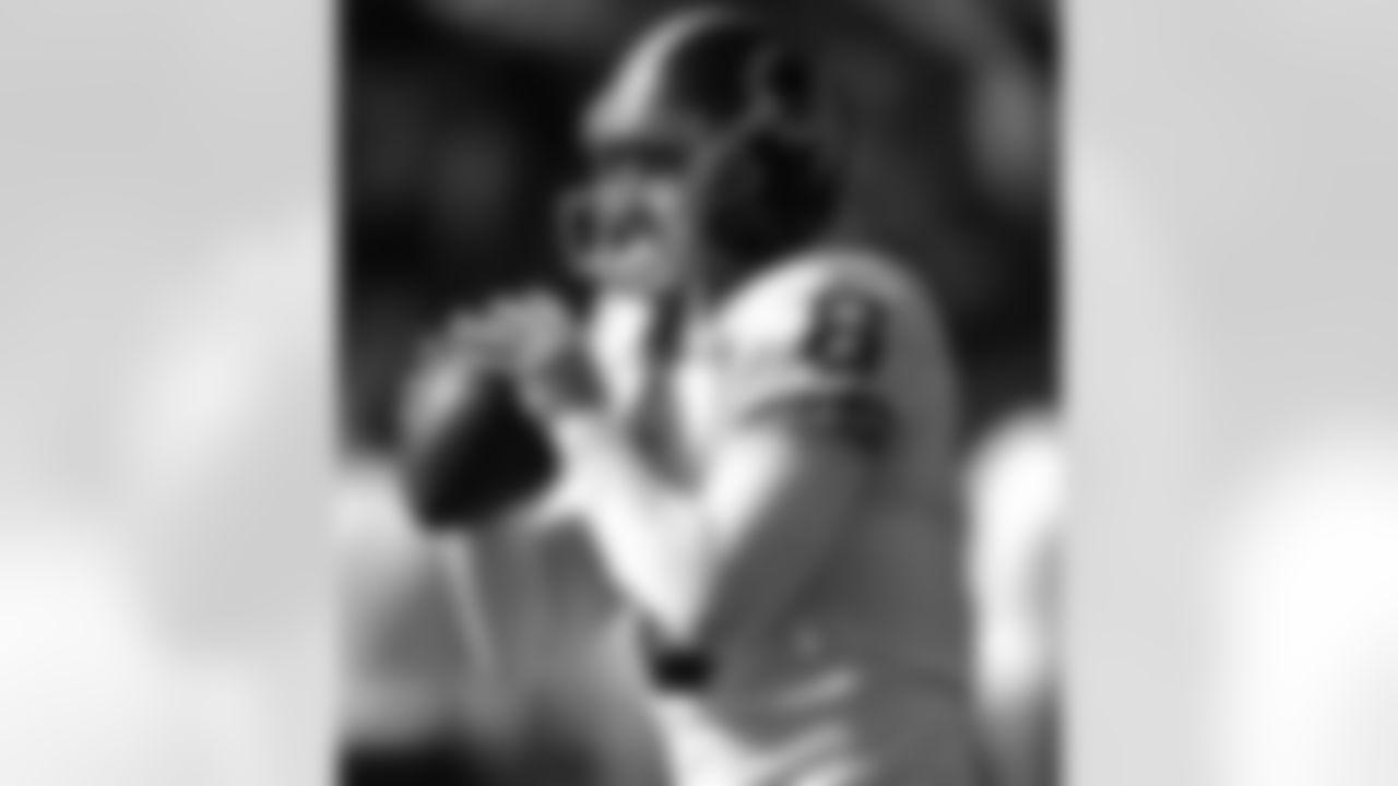 Rex Grossman at pre-game of Redskins-Titans. (AP Photo)