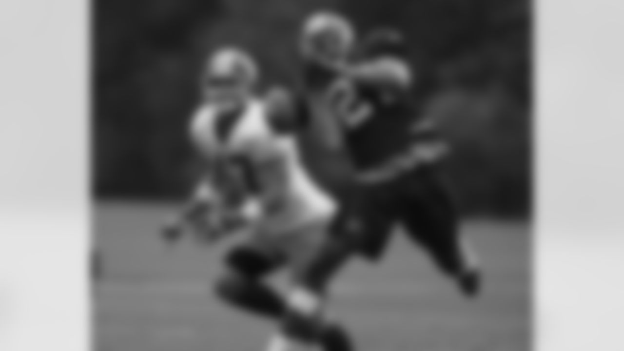 Sean Taylor can't hold on to an interception on a pass to Chris Cooley.