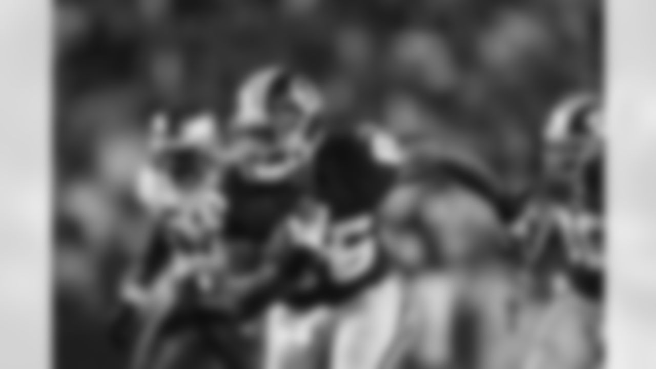 Fred Davis runs with the ball. (Ned Dishman)