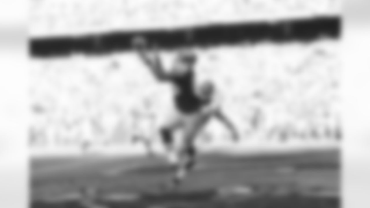 Fred Davis jumps to catch a touchdown pass. (Ned Dishman)