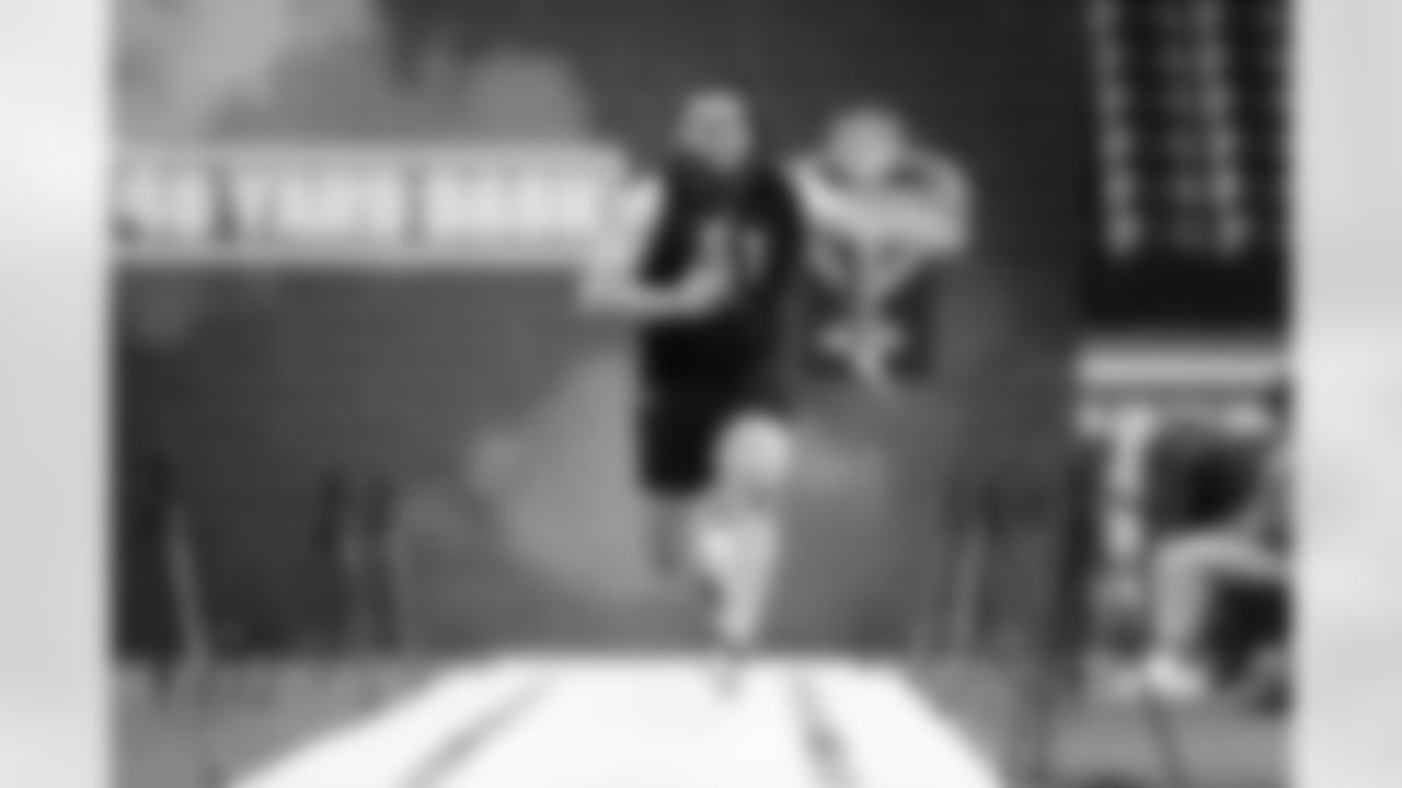 Alabama tackle Jedrick Wills Jr. runs the 40-yard dash during the 2020 NFL Scouting Combine, Friday, Feb. 28, 2020 in Indianapolis. (Ben Liebenberg/NFL)