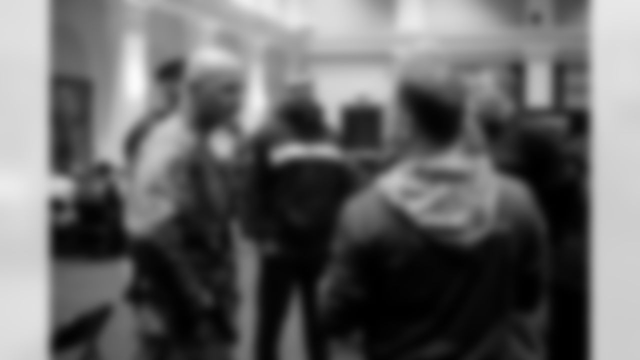 112718Salute016