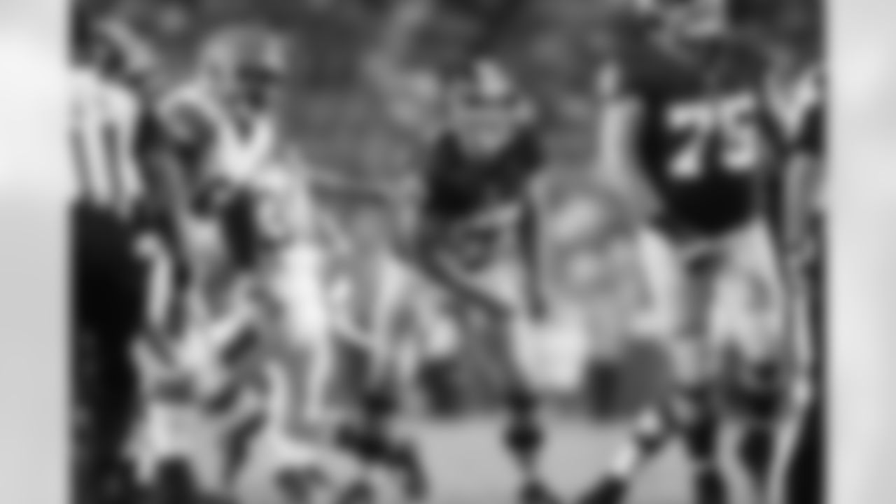 Long Snapper Nick Sundberg