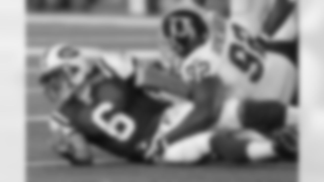 Albert Haynesworth pressures Jets QB Mark Sanchez. (AP Photo)