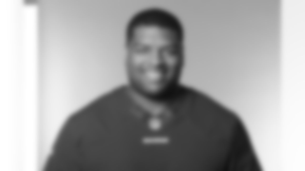 T Trent Williams
