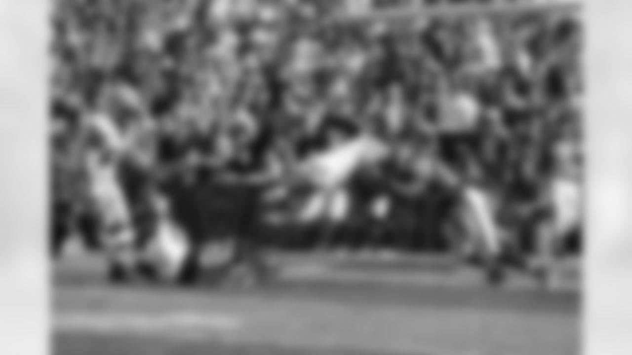Rocky McIntosh prevents the would-be Green Bay touchdown. (Ned Dishman)