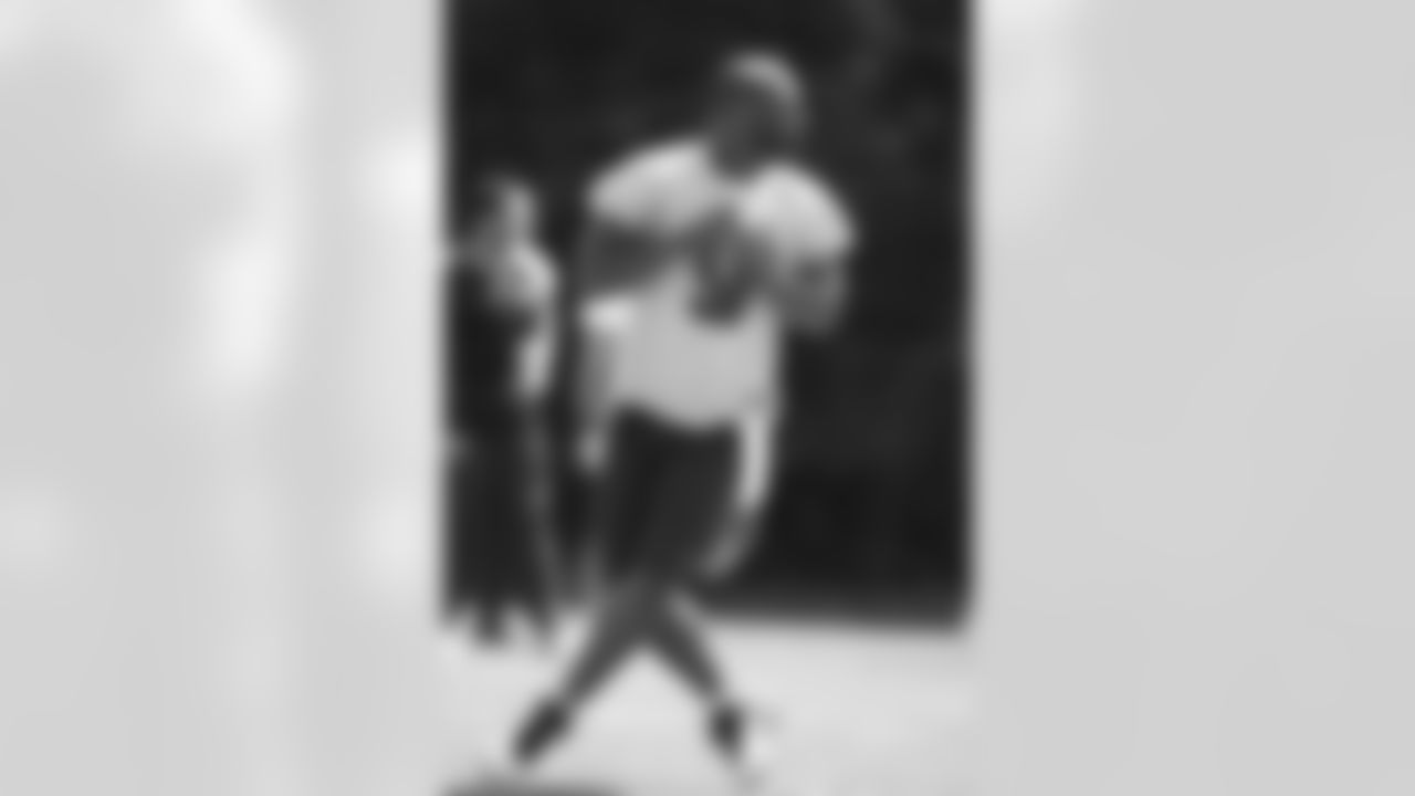 Donovan McNabb getting some throws in (Ned Dishman Photo)