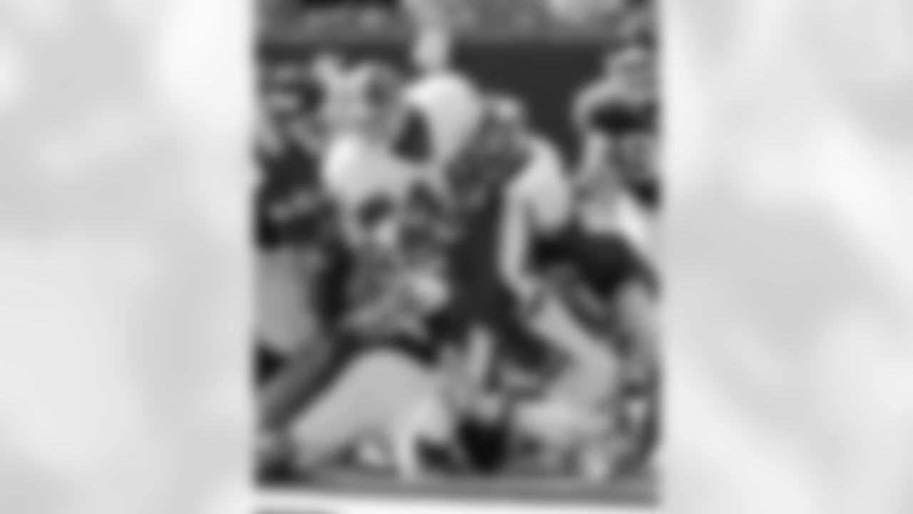 5.) Stephen Davis (1999)—1.405 yards