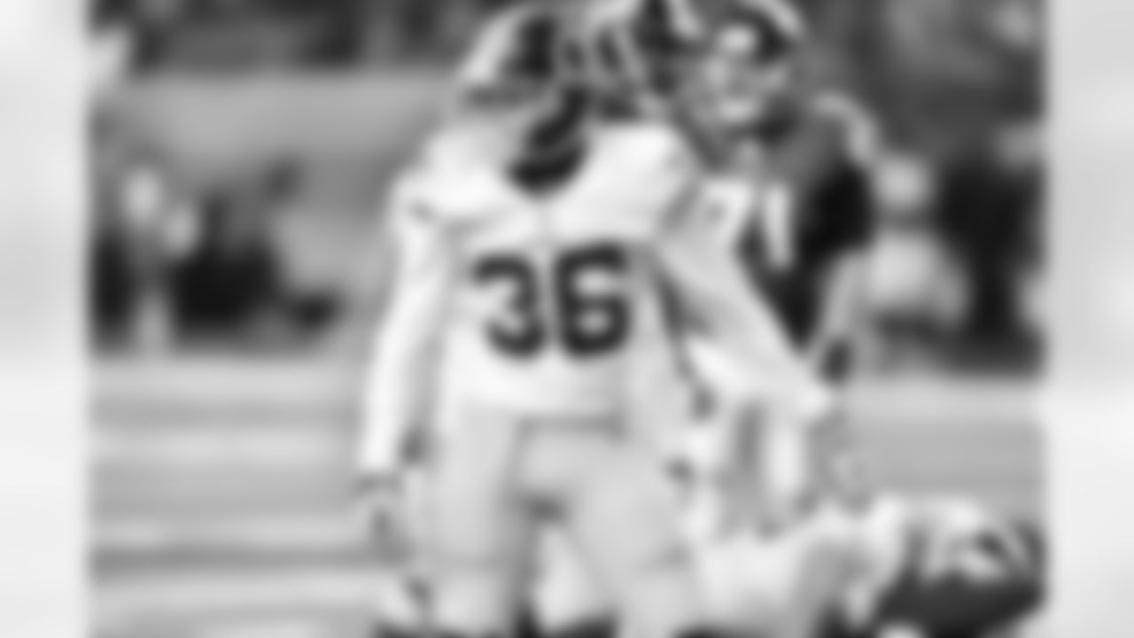 LB Sua Cravens