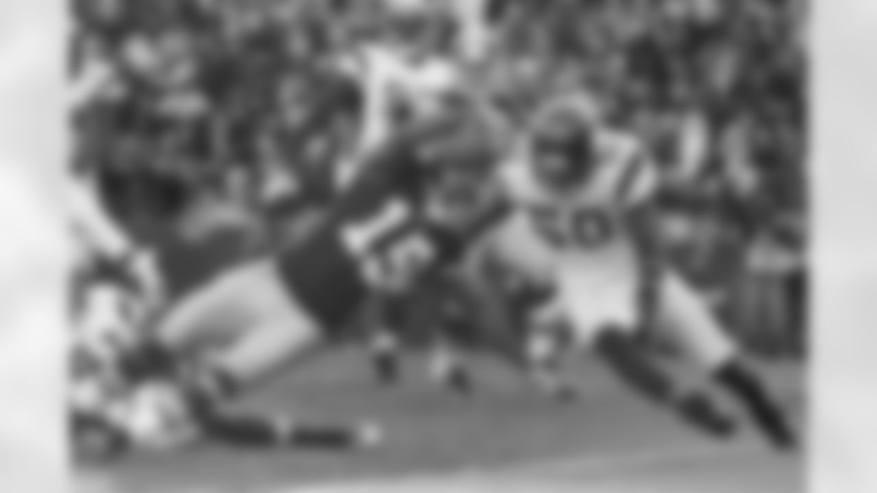 Donte Stallworth dives into the end zone for a touchdown in the second quarter.