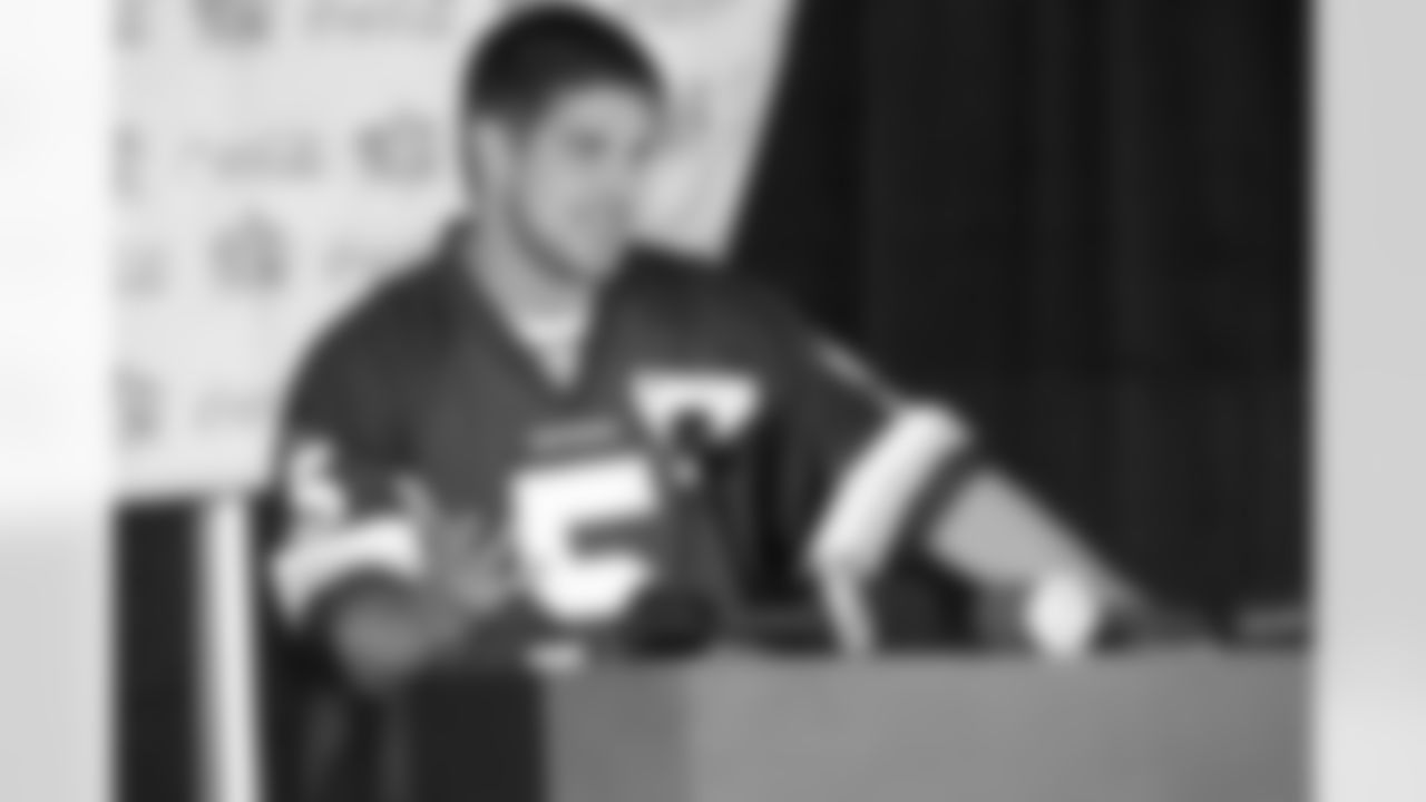 Rookie Quarterback Colt Brennan addresses senior high school student athletes.