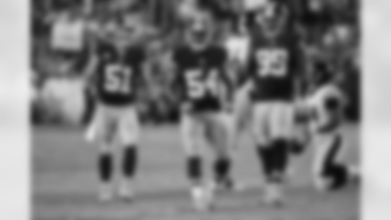 LB Mason Foster - 174 Snaps