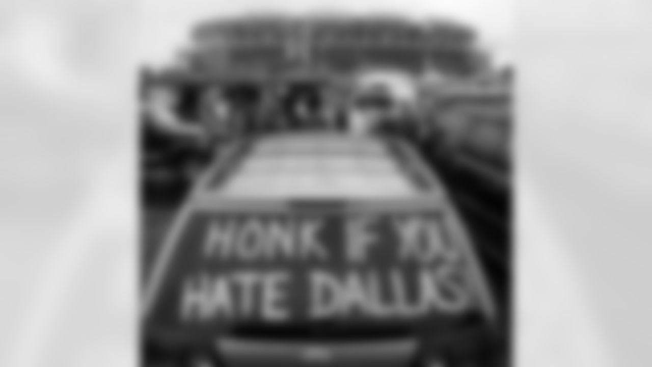 Redskins fans make their feelings known on Dallas. (AP Photo)