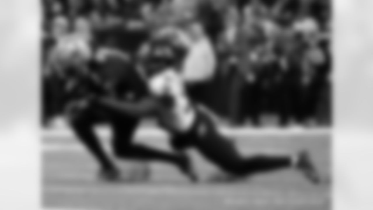 New Orleans Saints players in action during their 2022 Week 9 game against the Baltimore Ravens.