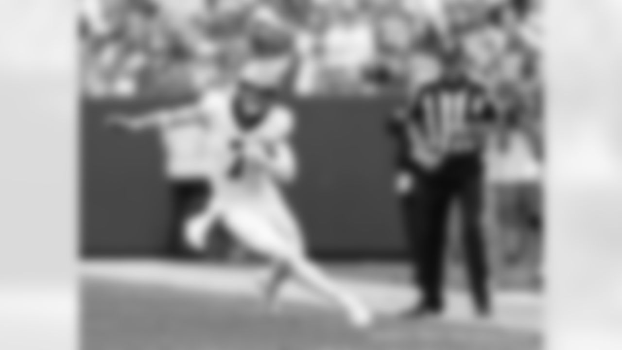 Check out the game action from the New Orleans Saints game against the Green Bay Packers in Week 3 of the 2023 NFL season including quarterback Taysom Hill (7).