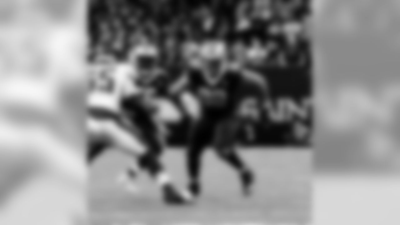 Saints 20 - Eagles 14 (W)
Divisional Game
Michael C. Hebert
