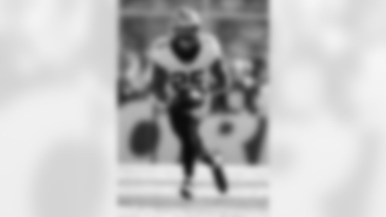 Check out the game action shots from the New Orleans Saints game against the New England Patriots in Week 5 of the 2023 NFL season\ including running back Kendre Miller (25)