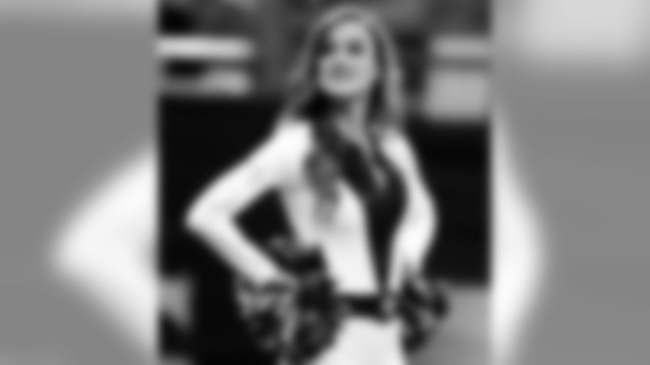Gallery_Faces_Saintsations_SarahB_011819_10