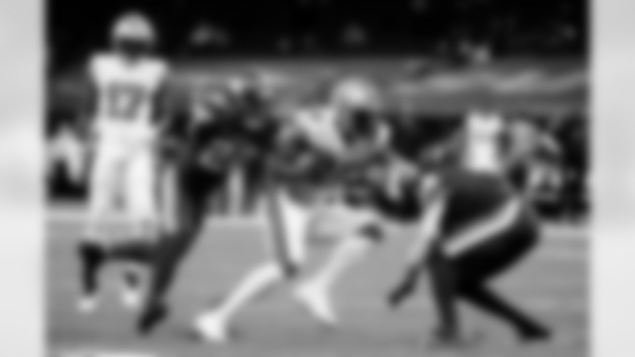 Game action photos from the New Orleans Saints vs. Minnesota Vikings matchup on Christmas Day in Week 16 of the 2020 NFL season.