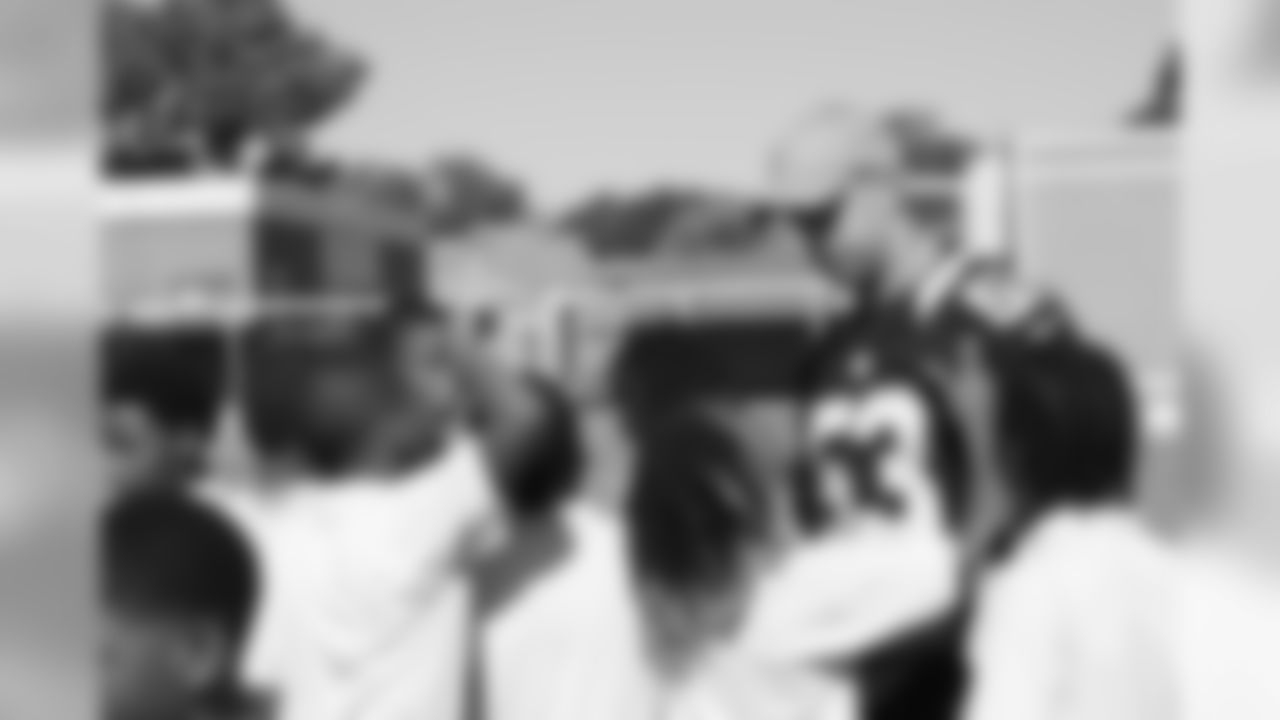 New Orleans Saints linebacker James Laurinaitis teamed up with Playworks at Dwight D. Eisenhower Elementary School for a little recess game of flag football with local sixth graders.