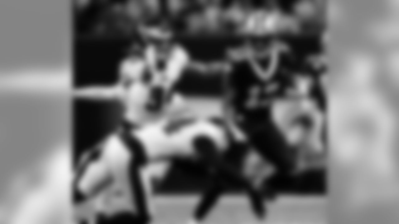 Saints 20 - Eagles 14 (W)
Divisional Game
Michael C. Hebert