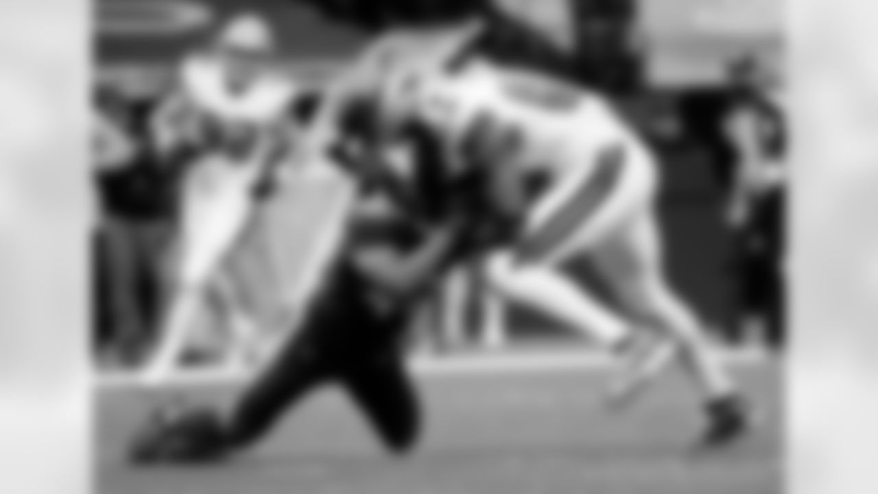 Check out photos of New Orleans Saints tight end Jared Cook in action during the 2020 NFL season.