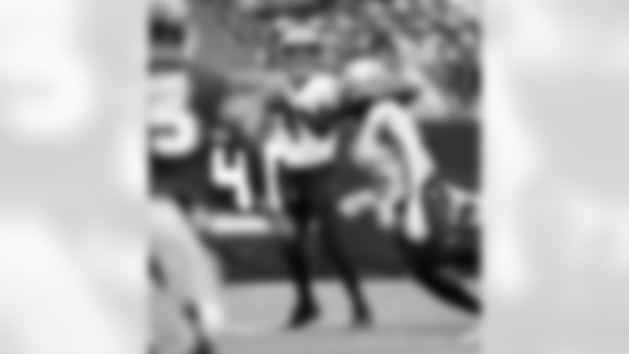 Check out the game action shots from the New Orleans Saints game against the Houston Texans in Week 6 of the 2023 NFL season including quarterback Derek Carr (4).