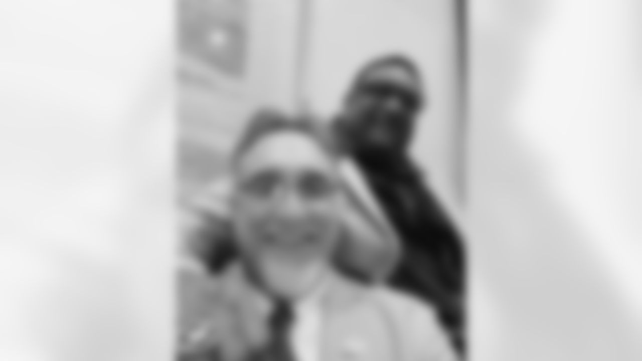Willie Roaf: Wow can't believe we have lost another one of my @profootballhof brothers. Kevin Greene beat me for my first sack of my career. I learned alot playing him as a rookie. Went to 4 pro bowls together. I will miss him alot. Condolences and prayers for his family. Rest well my friend.