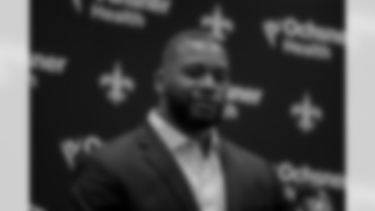 Former New Orleans Saints linebacker Craig Robertson announced his official retirement from the NFL on March 11, 2022.