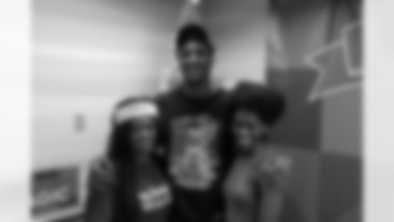 New Orleans Saints wide receiver Michael Thomas's held an event Thursday, December 9, 2022, with Pay Away Layaway in which they helped 15 families at the Belle Chasse Navy Exchange.