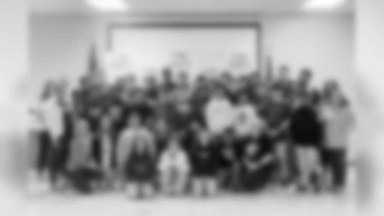 Saints Legend Glenn Foster and Character Playbook host dozens of local kids to pack food and discuss service in the community. Character Playbook is an NFL digital learning initiative that teaches students the skills to cultivate character and maintain healthy relationships.