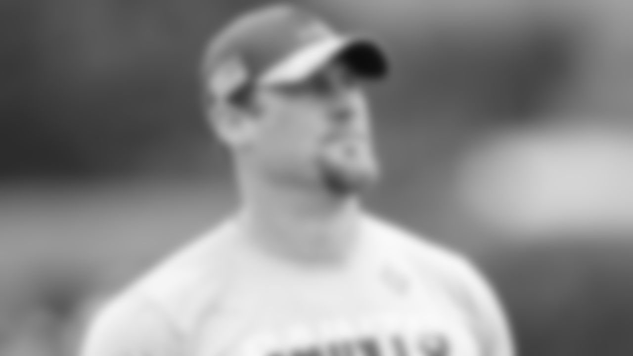 Take a look at assistant head coach Dan Campbell in action as we highlight the New Orleans Saints coaching staff on the sidelines.