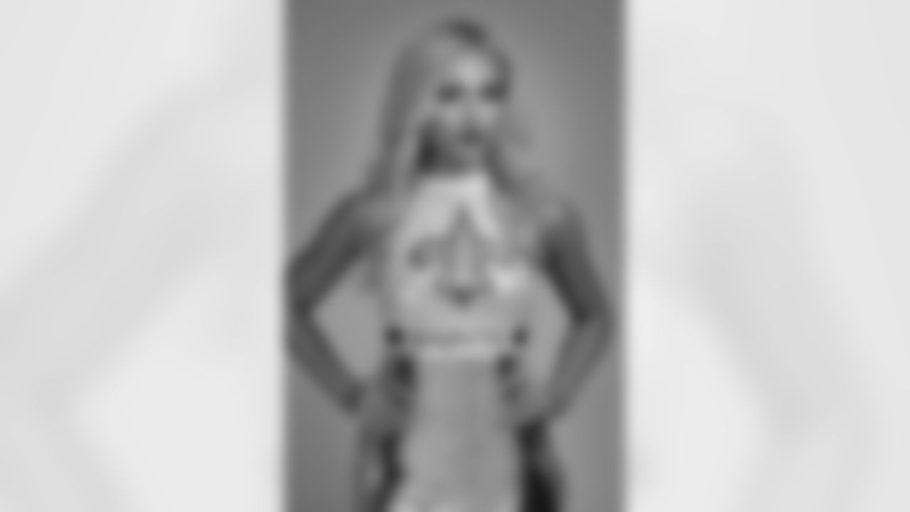 Gallery_Faces_Saintsations_Bekah010419_14