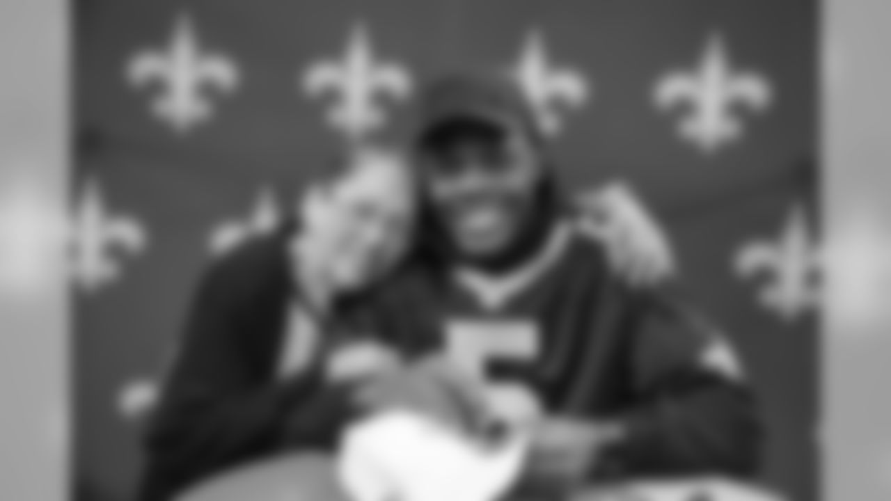 Photos_Rouses_visit_Teddy Bridgewater1210192560x144012
