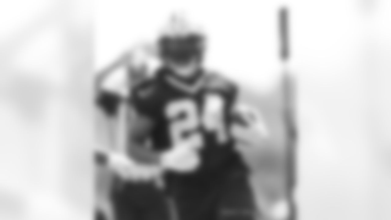 New Orleans running back Dwayne Washington participates in drill during Day 1 of 2022 Minicamp at the Ochsner Sports Performance Center on Tuesday, June 14, 2022.