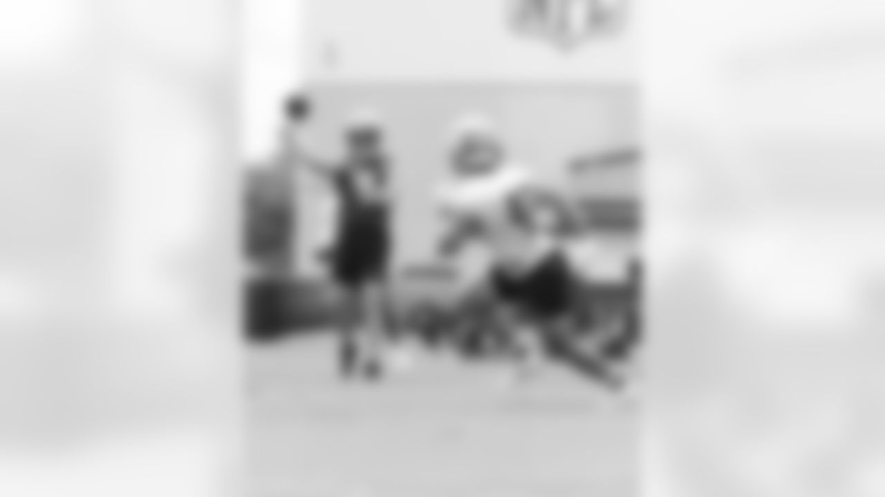 New Orleans Saints quarterback Derek Carr (4) and fullback Adam Prentice (46) participated in the team's 2023 OTA practices on June 6, 2023 at the Ochsner Sports Performance Center.