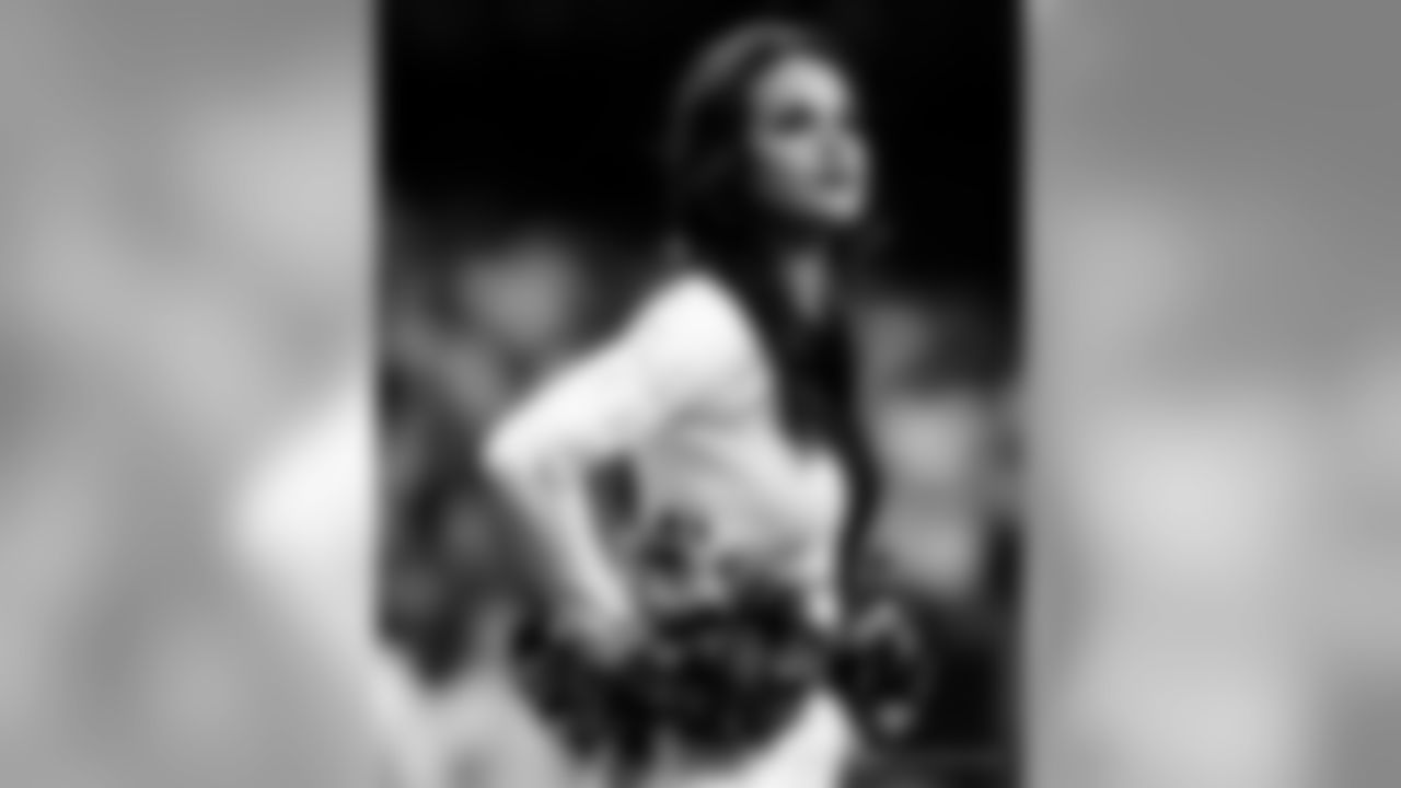 Gallery_Faces_Saintsations_Sara_011819_09