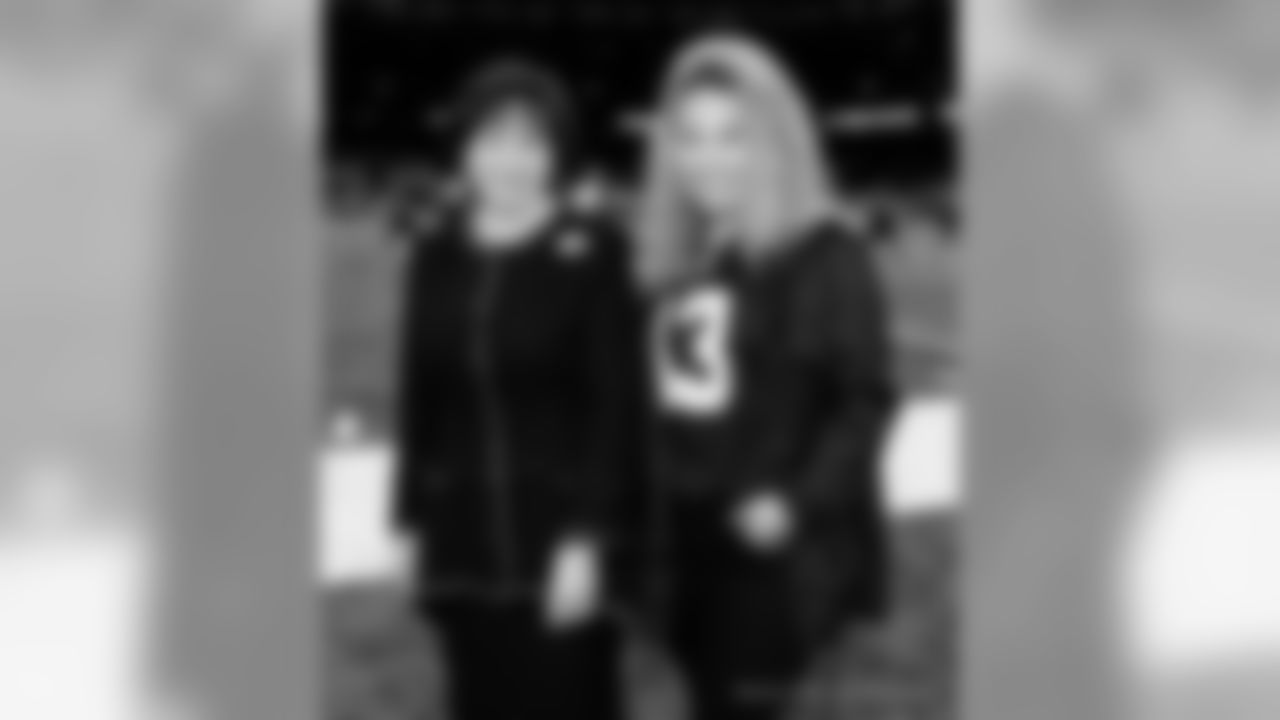 Saints 20 - Eagles 14 (W)
Divisional Game
Michael C. Hebert