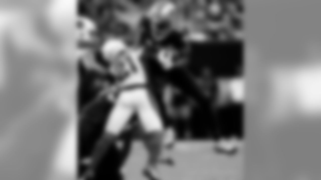 Check out photos of the on-field action between the New Orleans Saints and Arizona Cardinals in Week 8 of the 2019 NFL season.