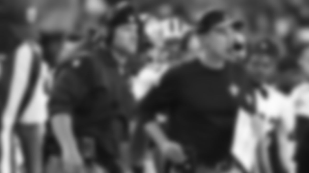 Take a look at defensive coordinator Dennis Allen in action as we highlight the New Orleans Saints coaching staff on the sidelines.