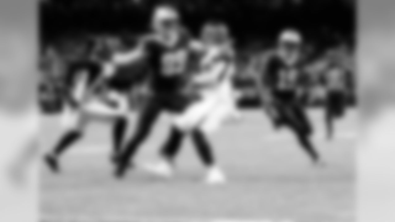 Check out photos of the on-field action between the New Orleans Saints and Atlanta Falcons in Week 10 of the 2019 NFL season.