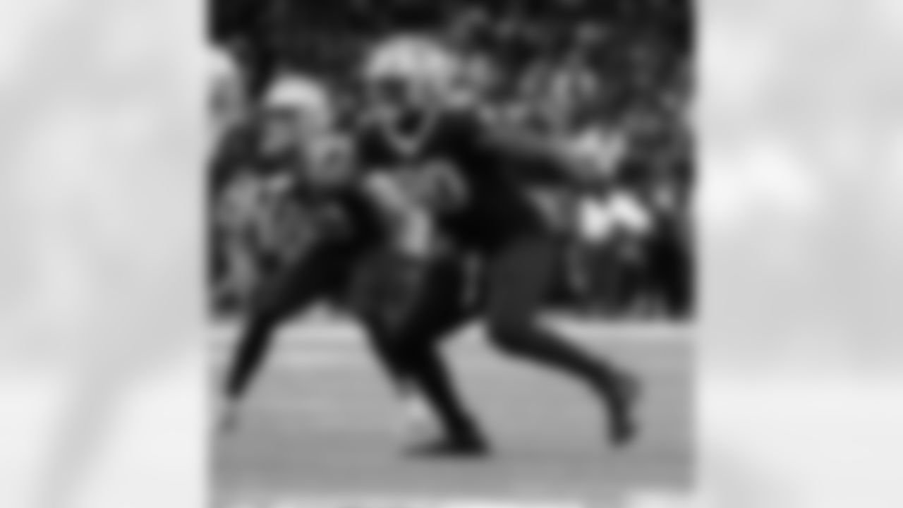 New Orleans Saints defensive end Tanoh Kpassagnon in action during their 2022 Week 8 game against the Las Vegas Raiders.
