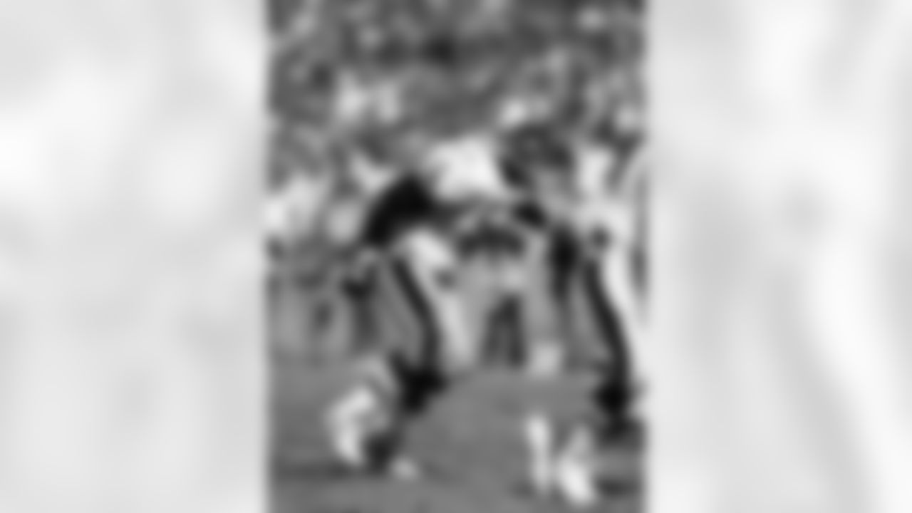 We honor late 'Dome Patrol' legend Sam Mills who played in New Orleans from 1986-1994.