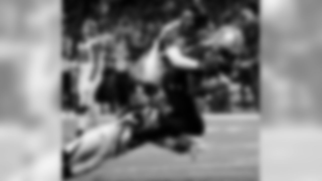 Check out photos of the on-field action between the New Orleans Saints and Atlanta Falcons in Week 10 of the 2019 NFL season.