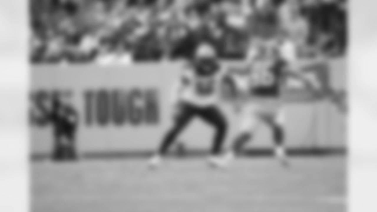 Check out photos of New Orleans Saints linebacker Demario Davis in action during the 2021 NFL season.