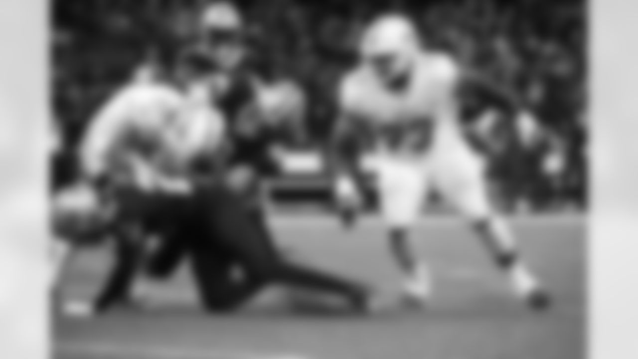 Check out photos of New Orleans Saints cornerback Bradley Roby in action during the 2021 NFL season.