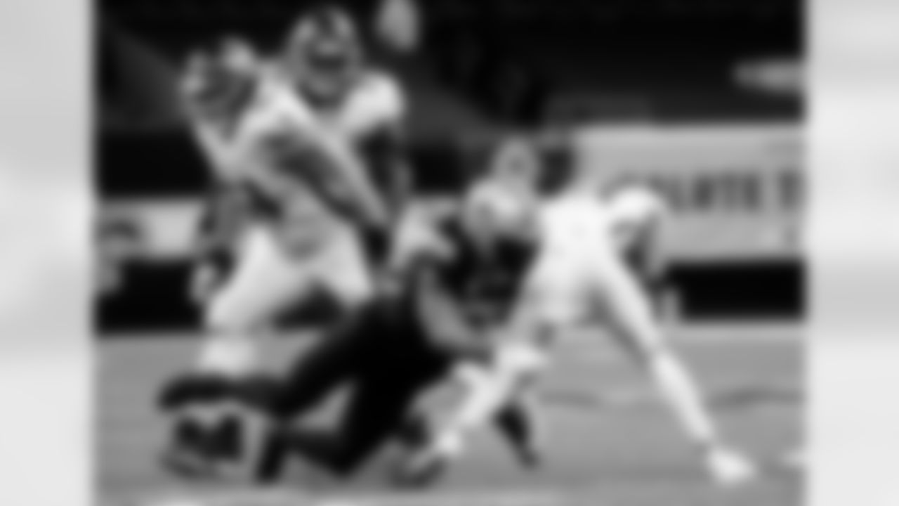Game action photos from the New Orleans Saints vs. Atlanta Falcons matchup in Week 11 of the 2020 NFL season.