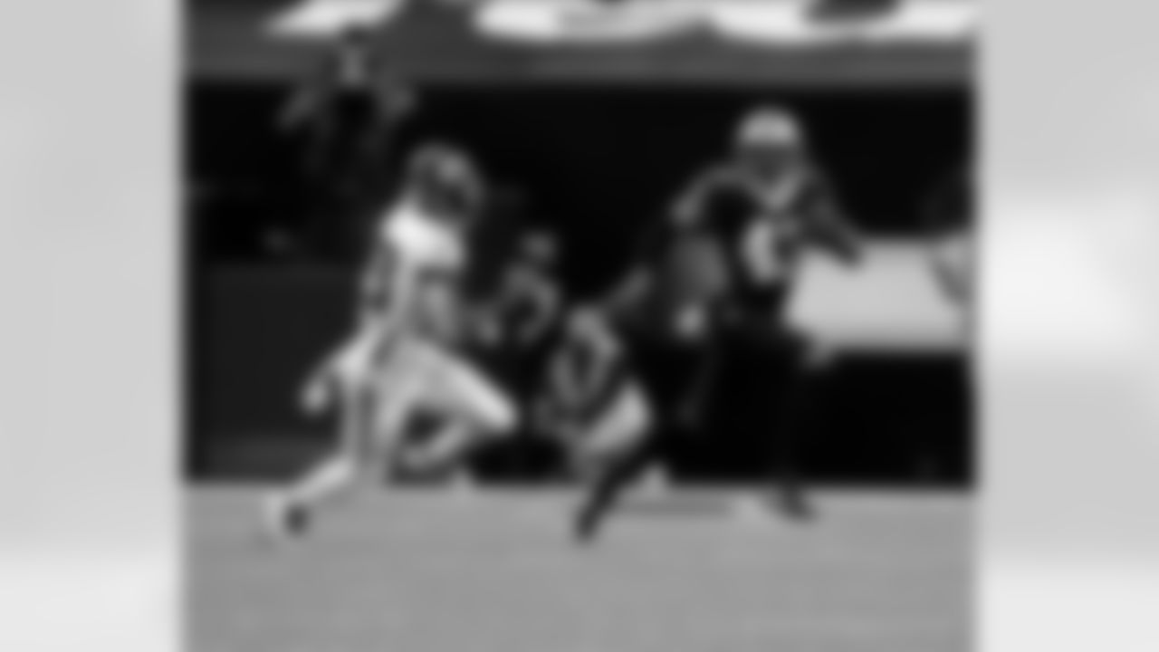 Game action photos from the New Orleans Saints vs. Atlanta Falcons matchup in Week 11 of the 2020 NFL season.