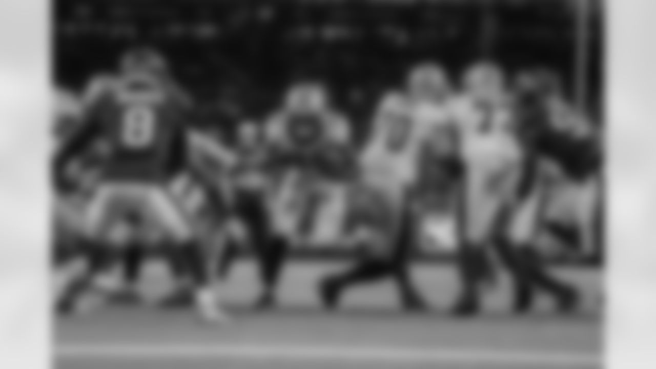 New Orleans Saints running back Tony Jones Jr. in action during the 2022 Preseason Week 1 game against the Houston Texans.